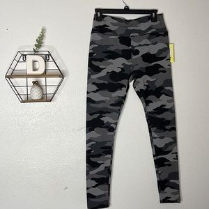 Wild Fable High Waisted Classic Leggings Gray Camo